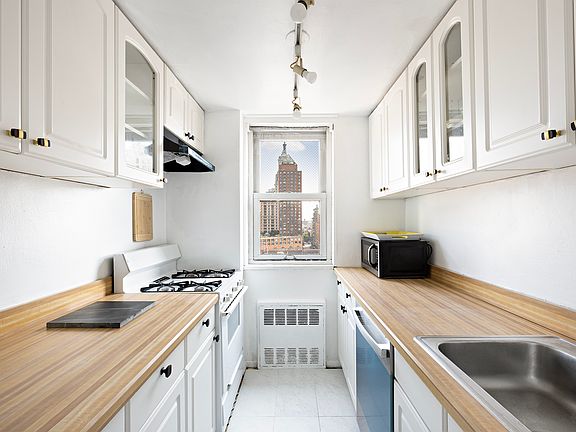 4th image of 7 E 14th St APT 18V