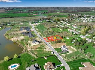 7292 Woodhaven Dr, Lockport, NY 14094