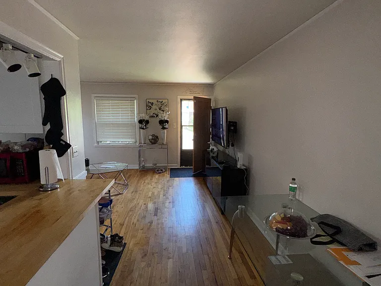 1819 E 46th St #1819 — Photo 5