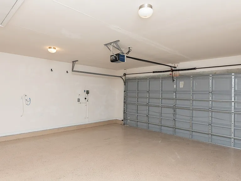 8770 Kennedy Dr — Photo 29