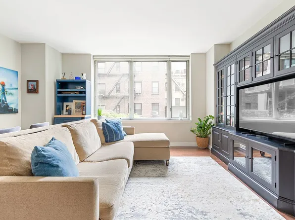 225 E 34th St APT 3K, New York, NY 10016