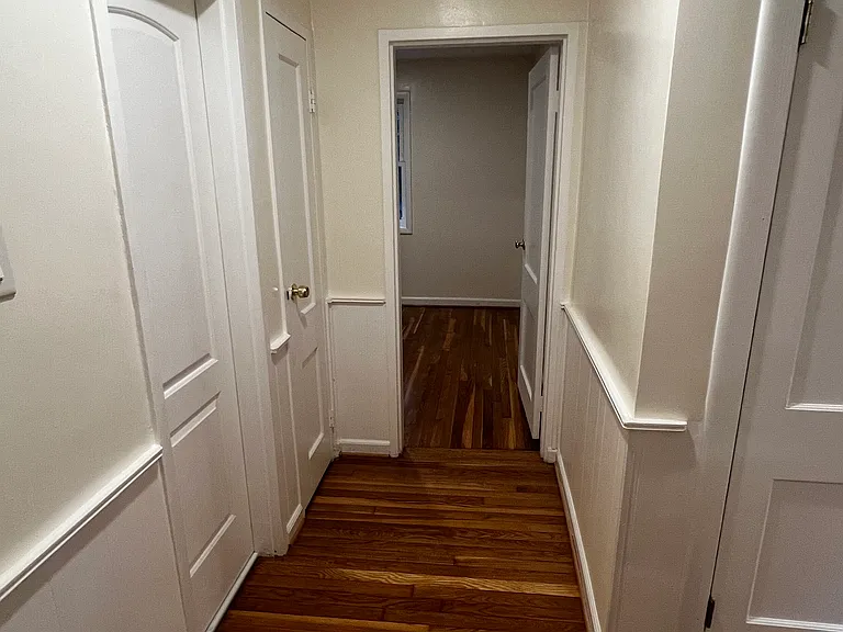 2404 Darrow St — Photo 10