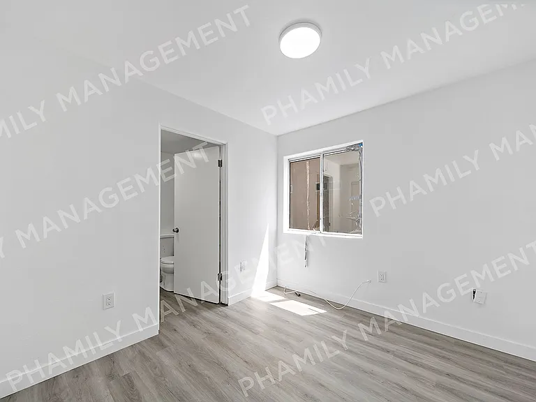 5227 Huntington Dr N #2 — Photo 14