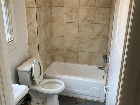 5th image of 4409 Germantown Ave #3