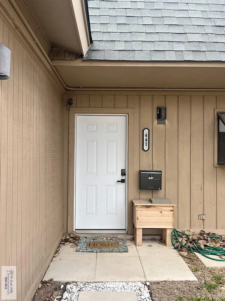 4 bed, 3.0 bath, 3271 sqft, $2,500 — Photo 3