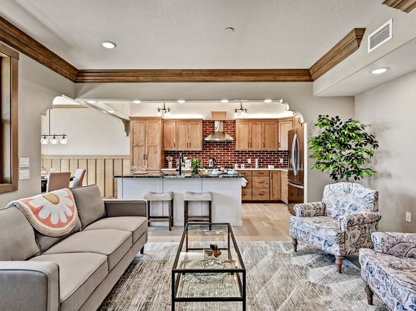 79 E Aikens Rd #203, Eagle, ID 83616
