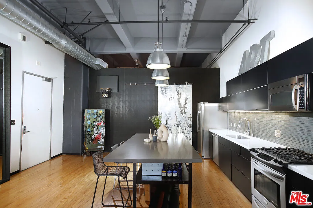 Building Photo - 1850 Industrial St #215