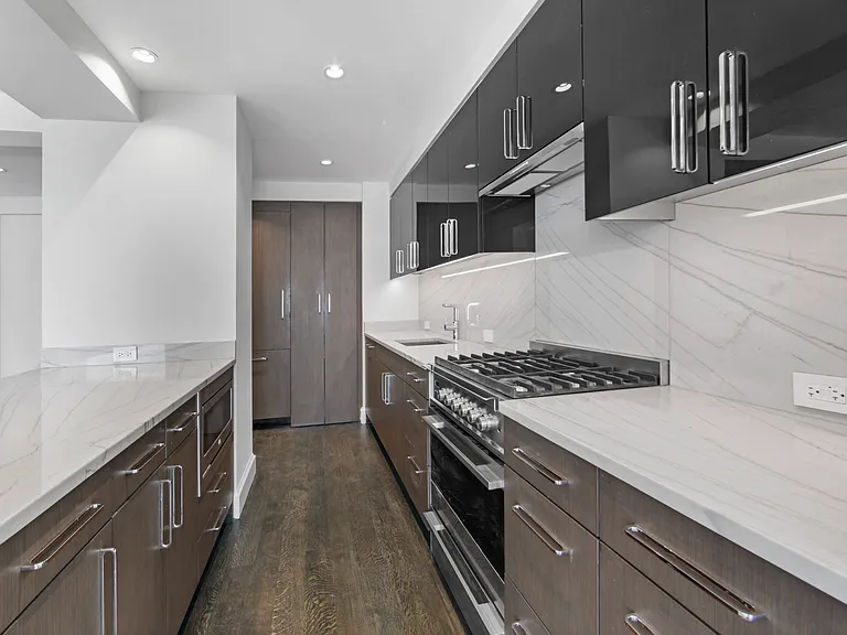 165 E 66th St #9D — Photo 9