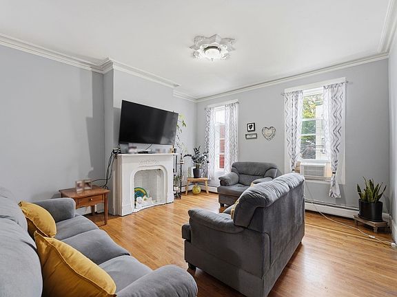 4th image of 120 Hutton St