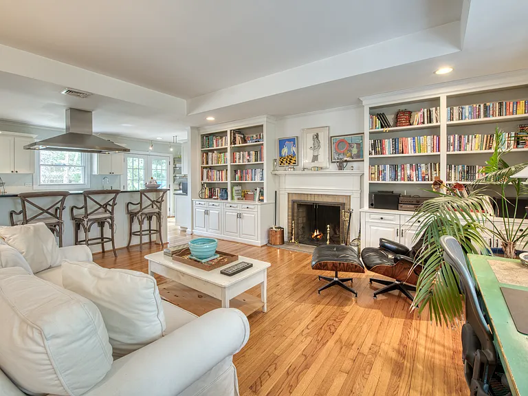 36 Lynn Ave — Photo 6
