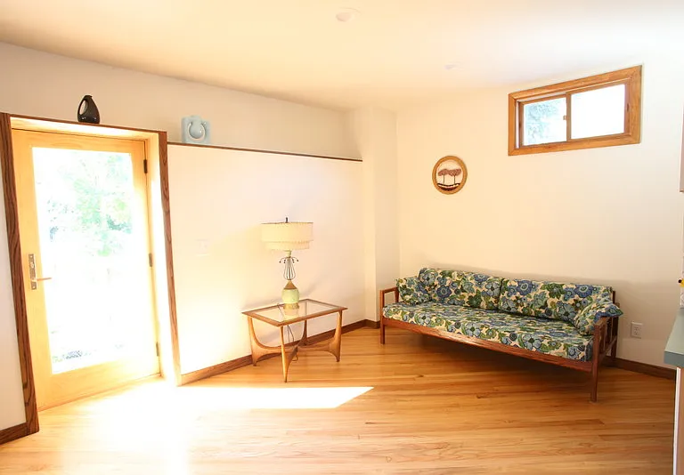 109 E Lakeside St #107 — Photo 2