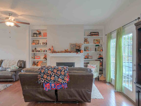 2nd image of 210 Aldwych Ave
