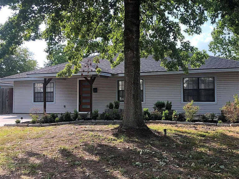 1442 Chamboard Ln — Photo 2