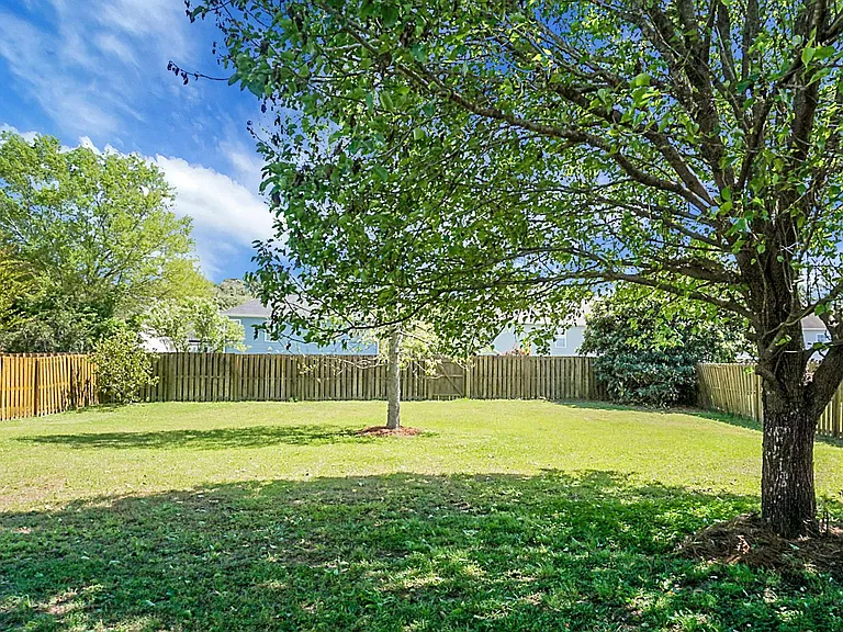 8003 Henderson Rd — Photo 49