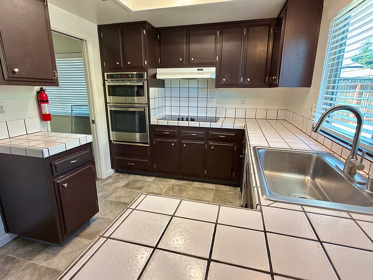 3421 Bluejay Dr — Photo 2