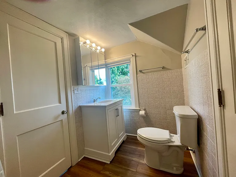 Full Bathroom between bedroom #1 & bedroom #2