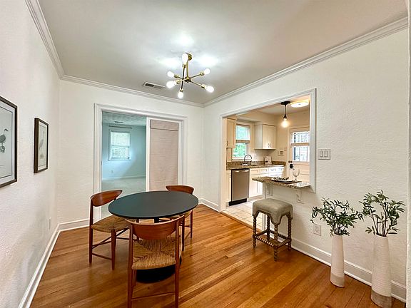4th image of 3704 Charleswood Ave