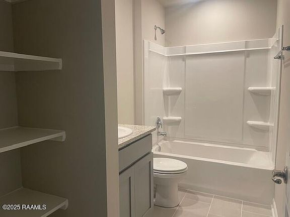 4th image of 1602 Highland Dr