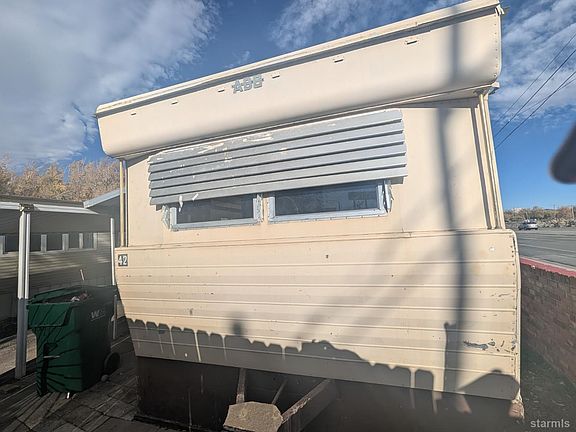 2nd image of 2071 W 4th St #42