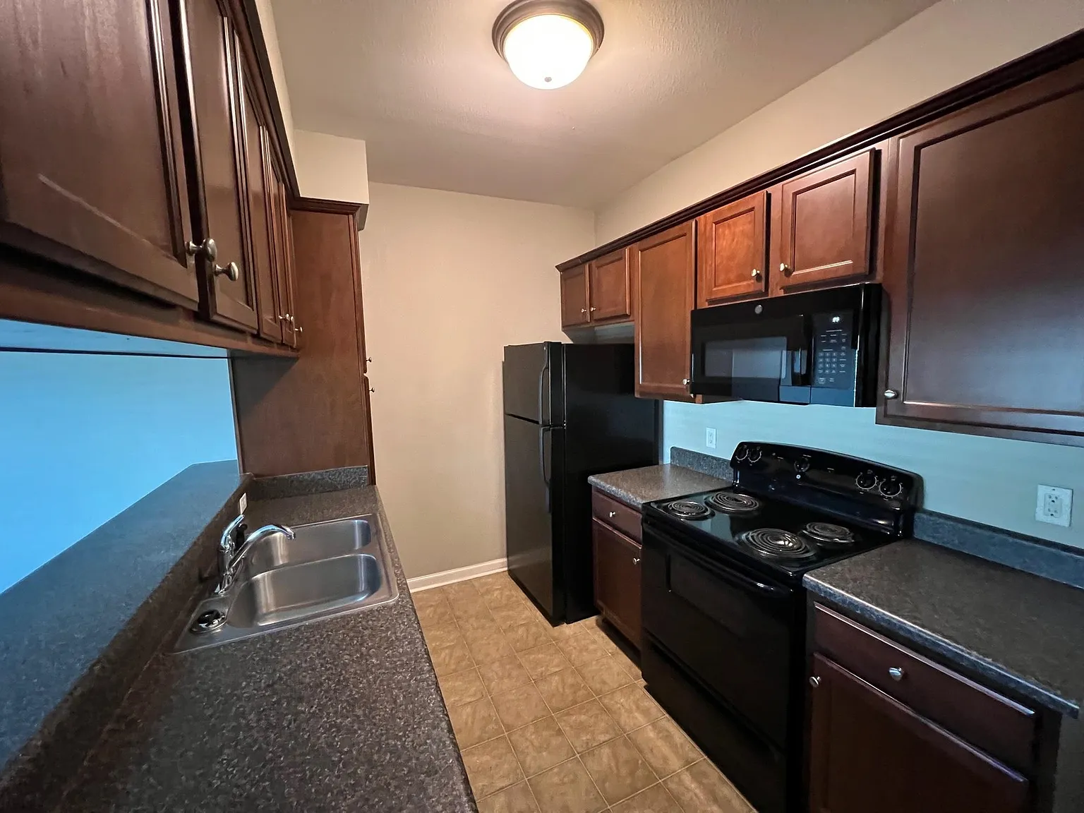 3 bed, 1177 sqft, $1,395 — Photo 4