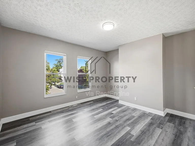 391 Saint Clair Ave — Photo 13