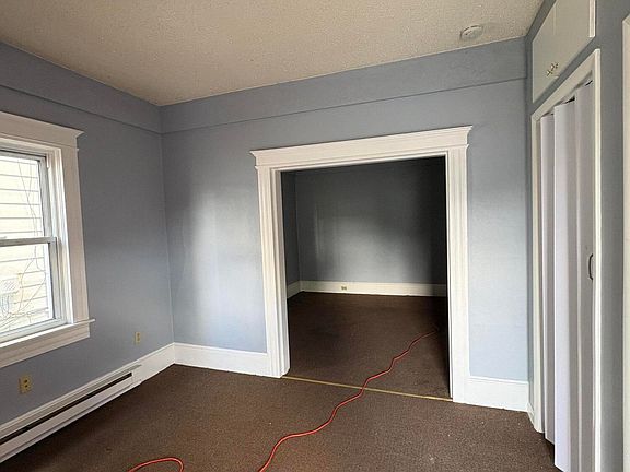 3rd image of 52 Diamond Ave