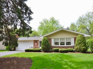 1433 Clyde Dr, Naperville, IL 60565