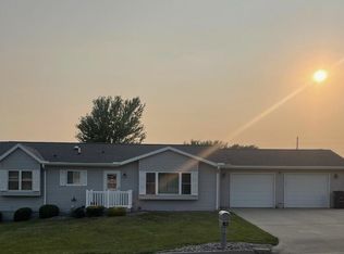 610 E Ridge Ct, Oakland, IA 51560