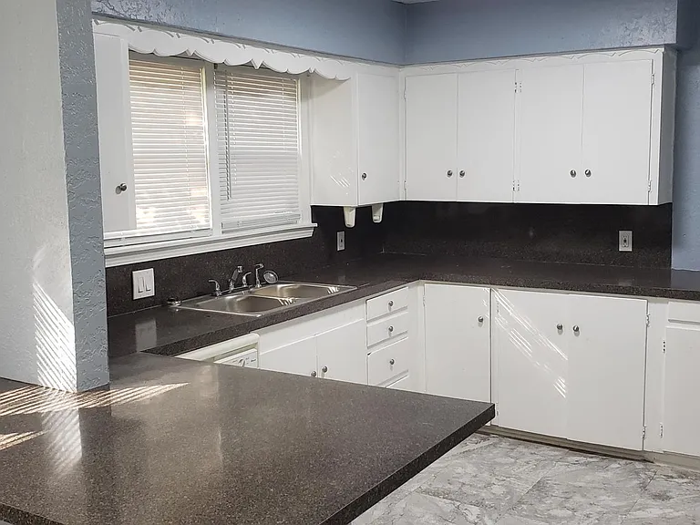 1203 SW 24th Pl — Photo 12