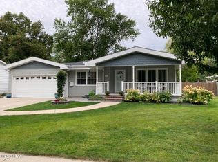 2508 Chestnut St, Grand Forks, ND 58201