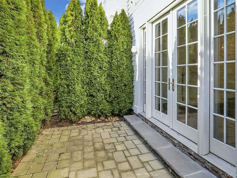 402 Grist Mill Cir — Photo 21