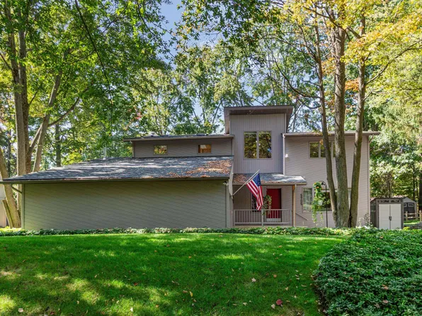 5705 Lantern Ln, Midland, MI 48642