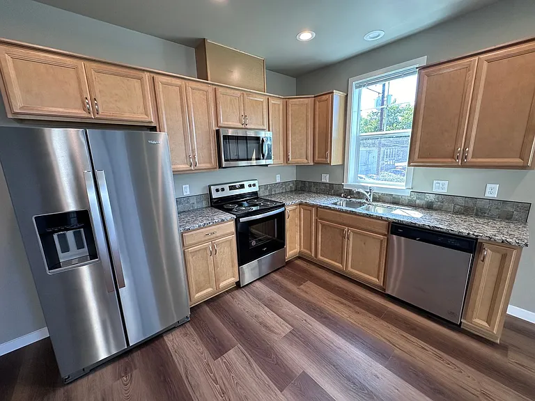338 E 12th Ave — Photo 10