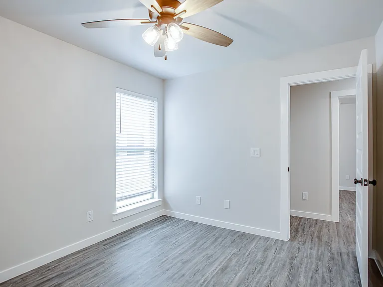10518 Abbeville Ave — Photo 14
