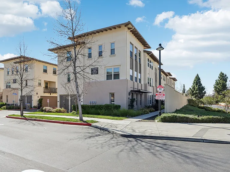 951 Arrowleaf Pl — Photo 1