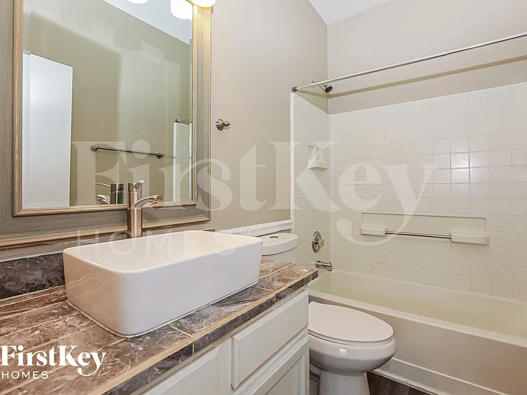 2850 E Silverbell Rd — Photo 13