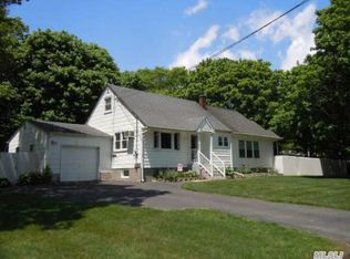 60 Cypress Ln, Shirley, NY 11967