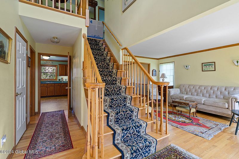 4th image of 209 Longhouse Lane