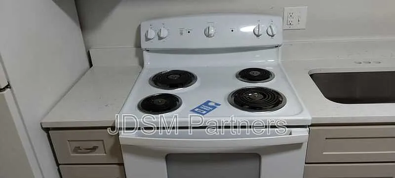 1 bed, 1.0 bath, 750 sqft, $925 — Photo 4
