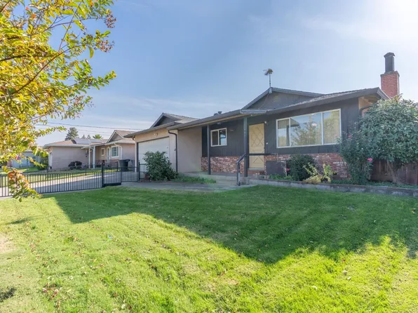 990 Terrace Dr, Oakdale, CA 95361