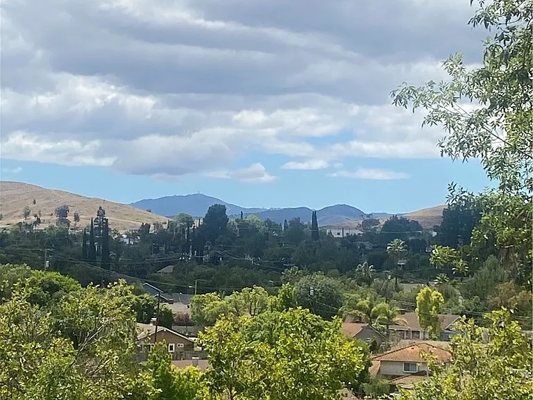 228 W Avenida De Las Flores — Photo 1