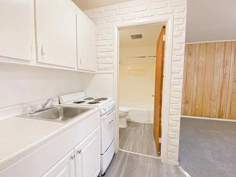 218 South Whitney Street — Photo 9