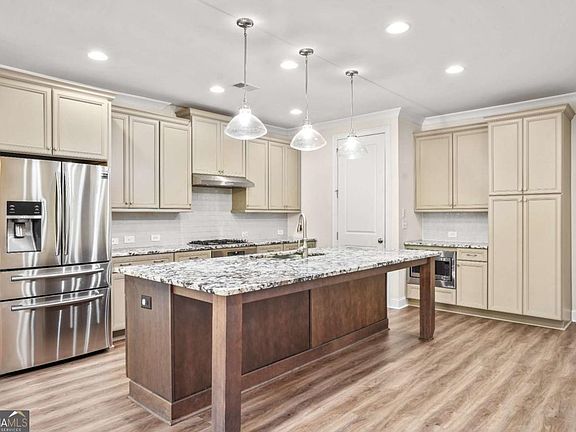 4th image of 1011 Towneship Way