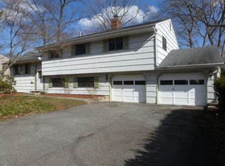 42 Cardinal Dr, Oakland, NJ 07436
