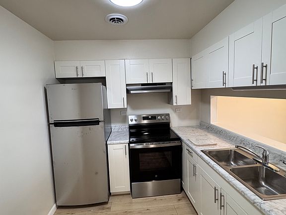 3rd image of 220 E Court Of Shorewood APT 5