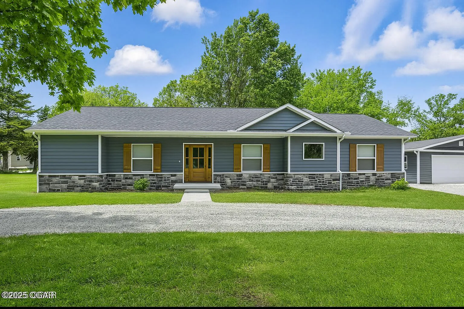 4 bed, 3.5 bath, 2435 sqft, $2,500 — Photo 1