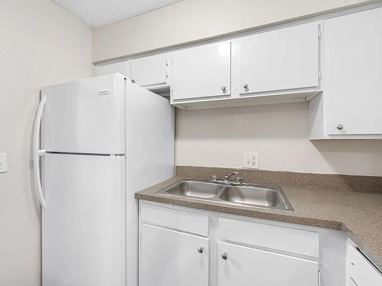 KC Flats Apartments — Photo 17