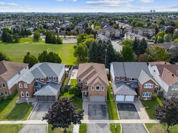 989 Deer Valley Dr, Oshawa, ON L1J 8N2
