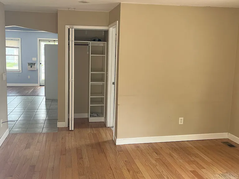 20852 Hollywood St — Photo 5