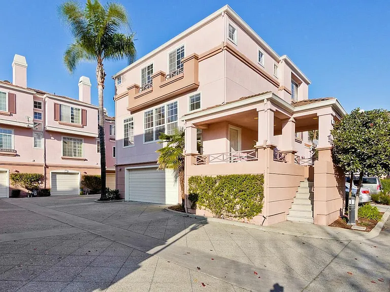 487 Cascadita Ter — Photo 1